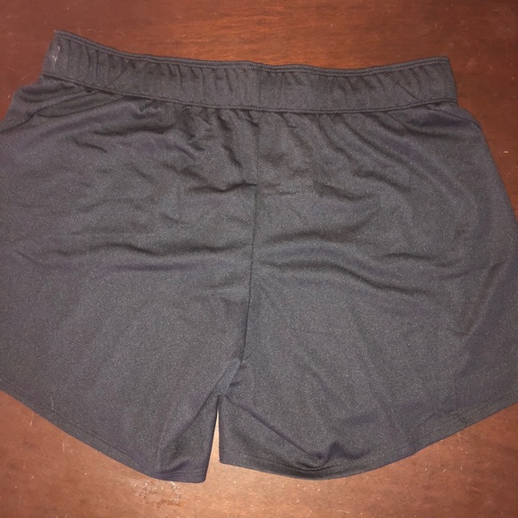 ‼️CLOSET CLOSE OUT‼️NWT NIKE SHORTS LAST PAIR - Picture 3 of 3